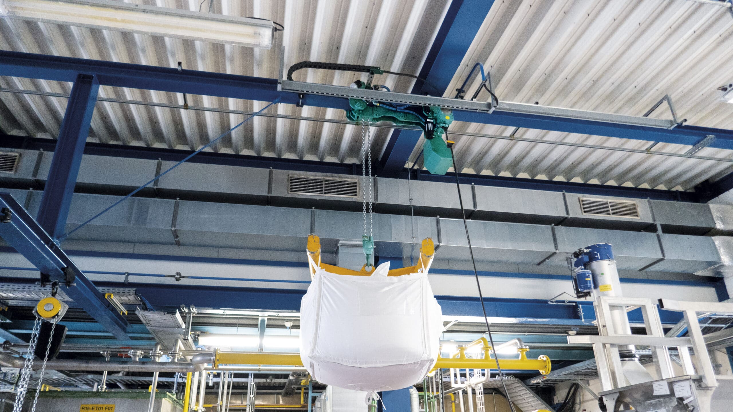 Polipasto para elevación de big bags en entorno industrial